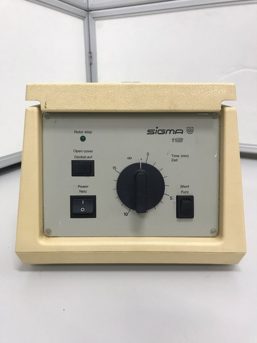 Pompe & Parti di ricambio: Sigma 112,  Mini Centrifuge – Usato da Ecublens VD venduto da Netfinity