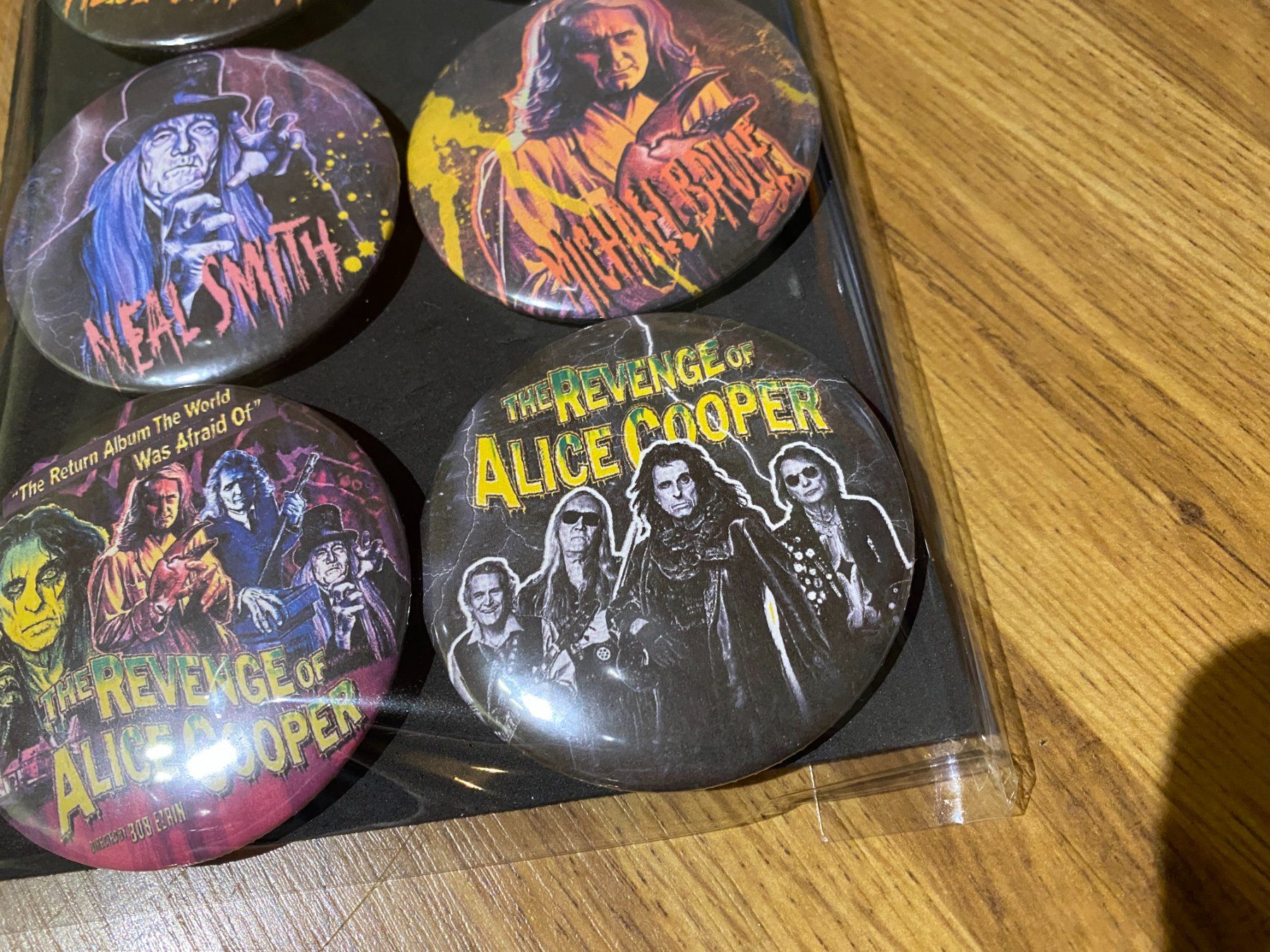 Placchette & Badge: A.Cooper Ansteck Badges – Nuovo e nell'imballaggio originale da Basel venduto da VinylLover68 3
