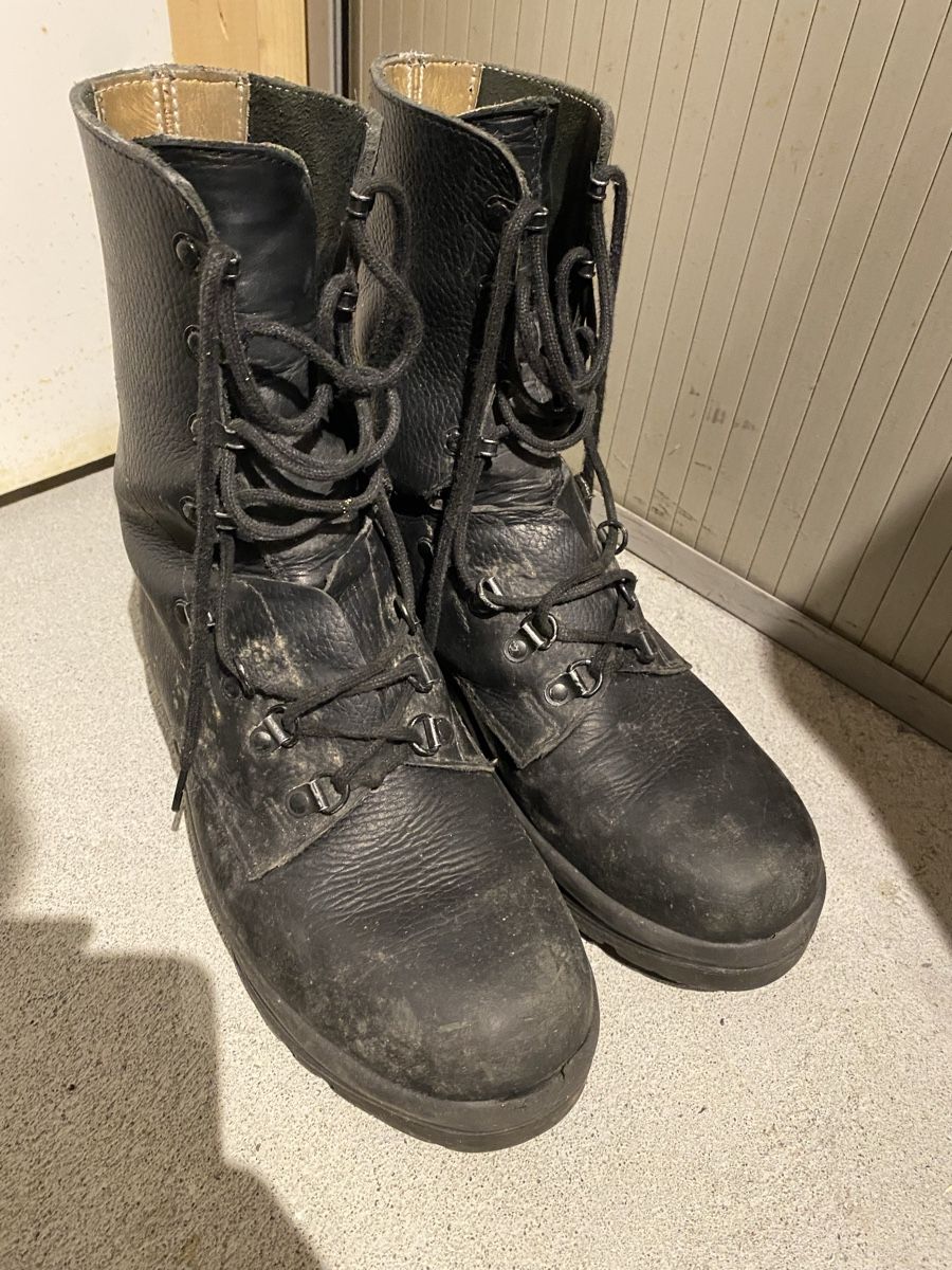 Minerva Chaussures hommes: KS 90 Armeestiefel – D'occasion à Thierachern par shaun96