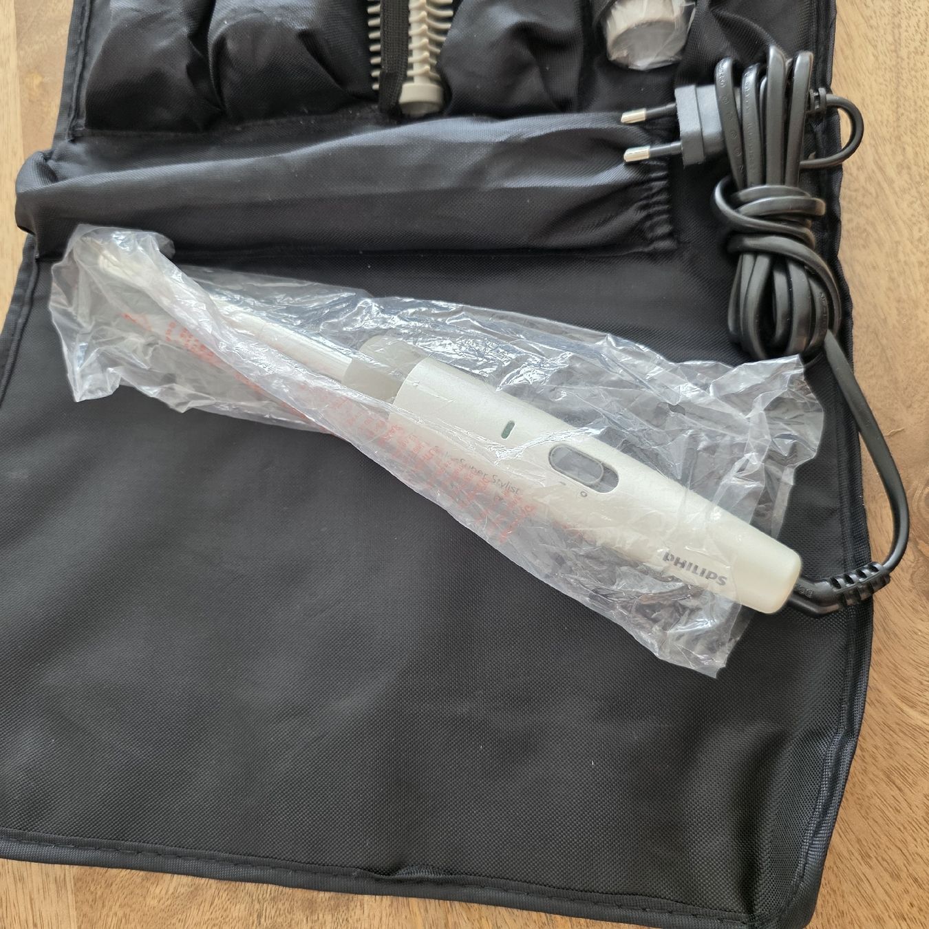 Philips Fers à boucler & lisser: Philips Haarstyling Set mit Zubehoer – D'occasion à Rheinsulz par Gilea 2