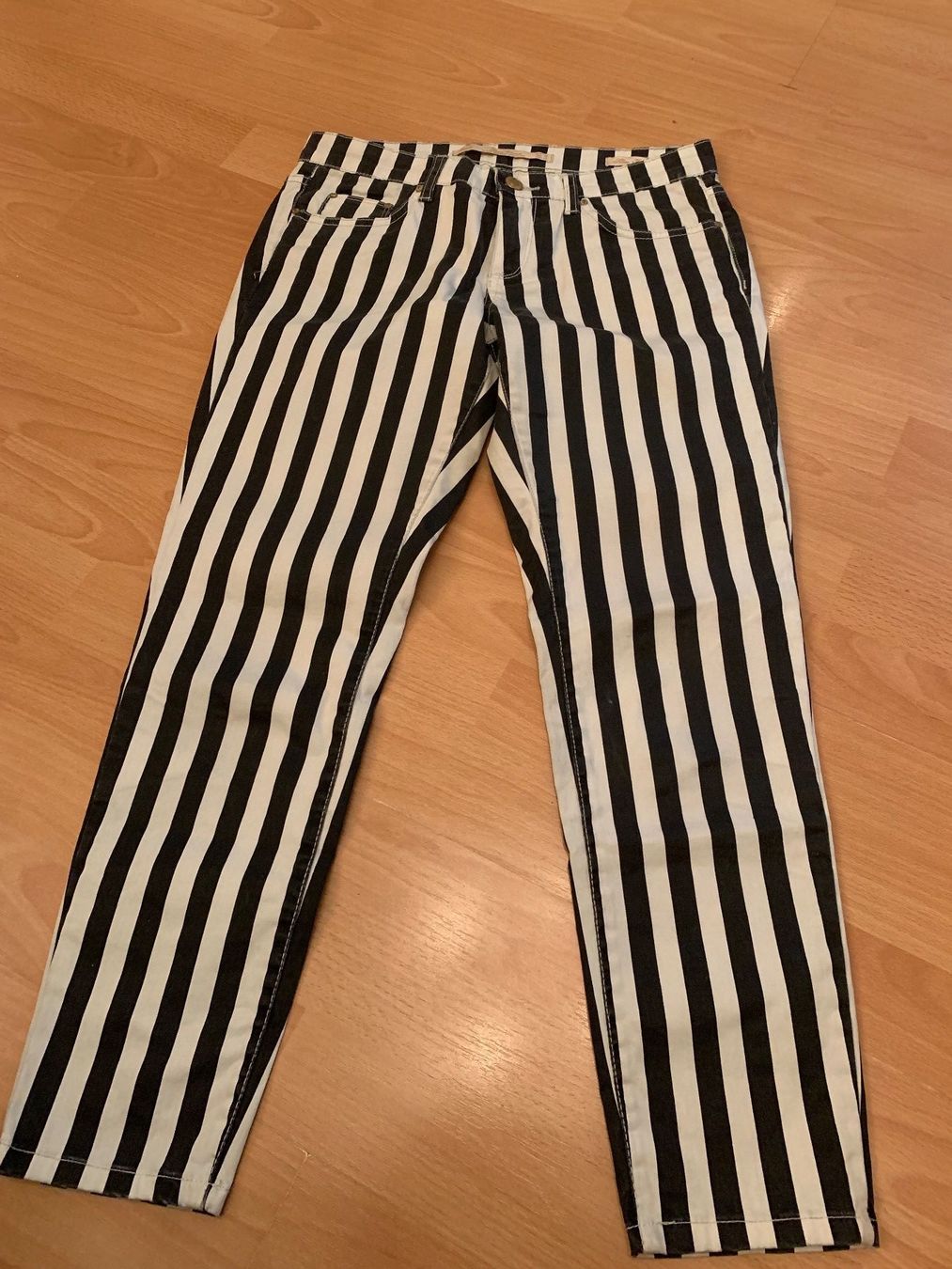 Zara Pantaloni: Joli pantalon rayé Zara t. 36 – Usato da MEYRIN venduto da Gwendo10