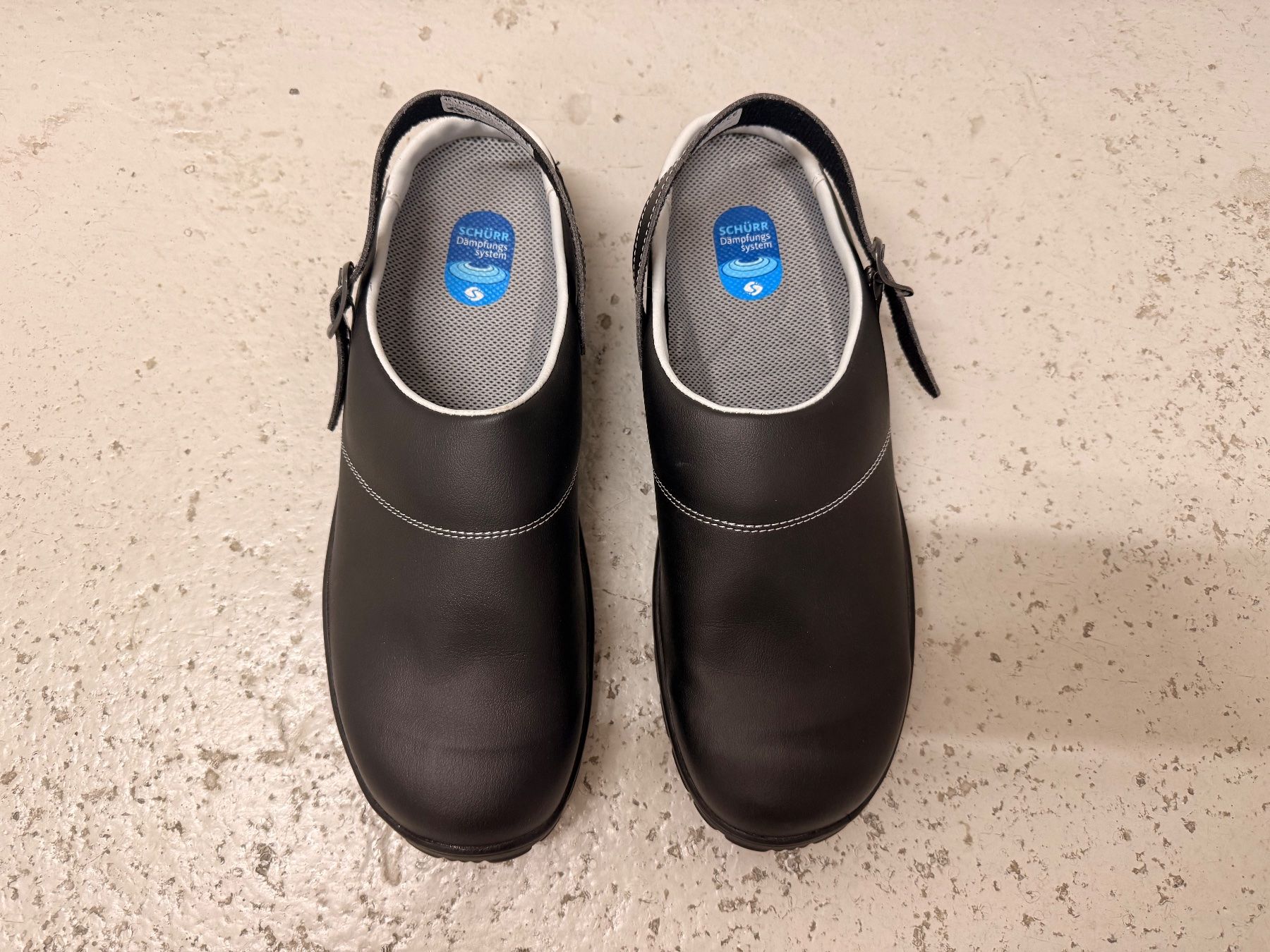Scarpe da uomo: Berufsschuhe Schürr Clogs schwarz, Gr. 45 - Neu! – Nuovo (secondo la descrizione) da Zürich venduto da celai. 1