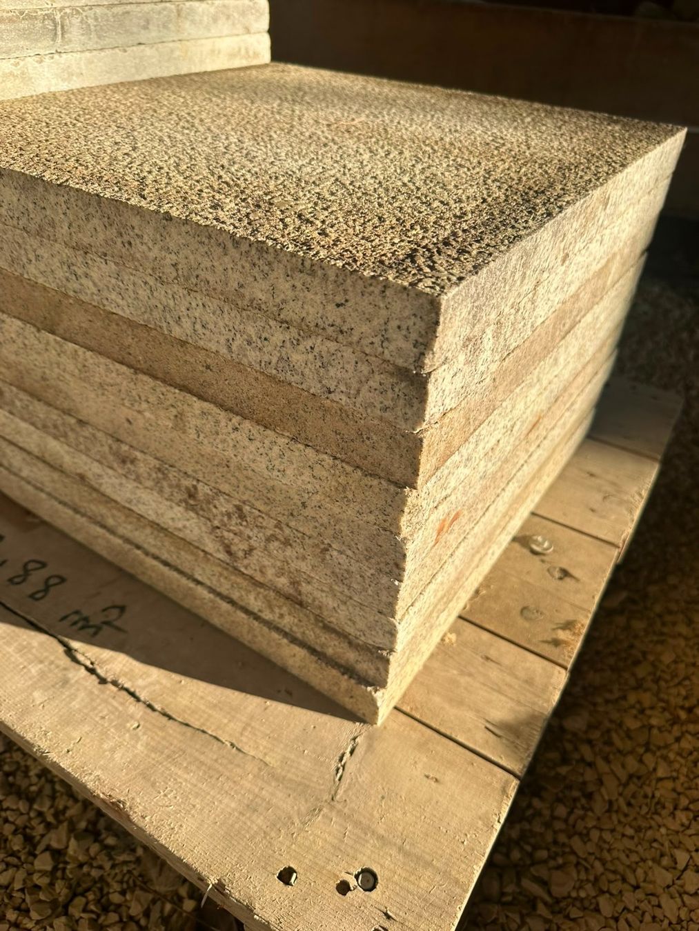 Revêtements de sol: 18 Stk. Granitplatten grau 40x40x3cm – D'occasion à Steinmaur par Steinbeisser 1