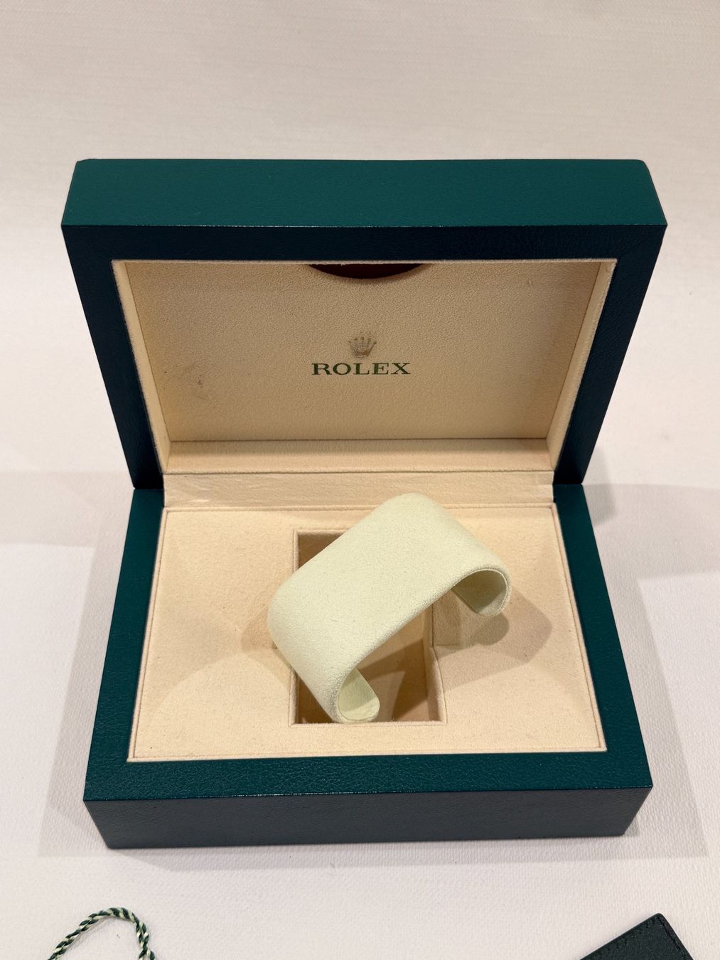 Rolex Uhren: Original Rolex Box 39139.01 Oyster M – Gebraucht aus Erlenbach ZH von iLuxury 2