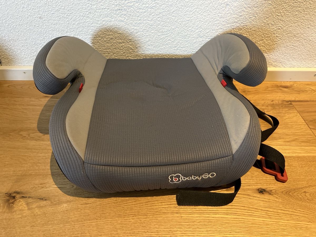 Seggiolini per auto: Autositzerhöhung 15-36kg – Usato da Kriens venduto da seifeschale