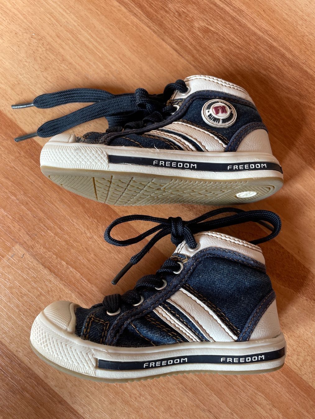 Scarpe per ragazzi: Baby Schuhe Gr. 22 – Usato da Heiden venduto da fam_797q 2