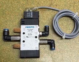 FESTO Magnetventil CPE14-M1BH-5L-1/8 mit 24V Spule
