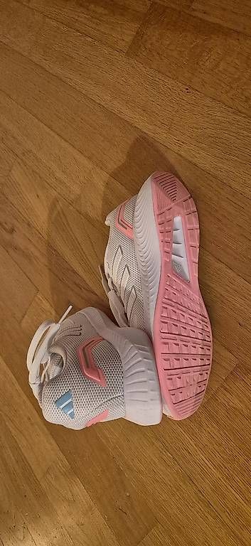 Scarpe per ragazzi: ADIDAS Kinderturnschuhe – Usato da Hagendorn venduto da Saga2005 4