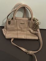 Guess Handtasche Rosa mit goldener Kette – Top Herbststyle!