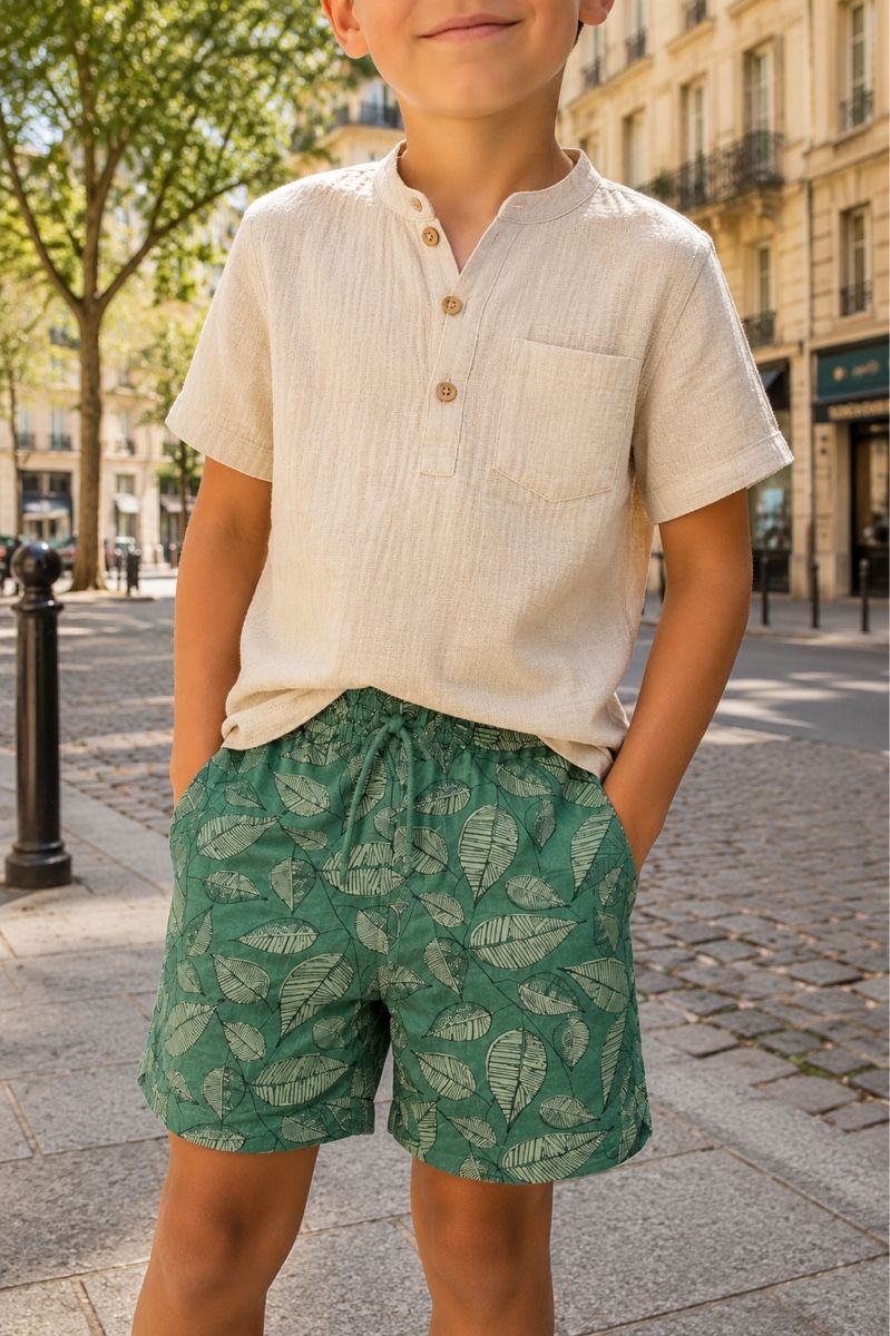 Pantaloni: SHORT VERT À MOTIF FEUILLES – Nuovo (secondo la descrizione) da Lausanne venduto da mar_6snp