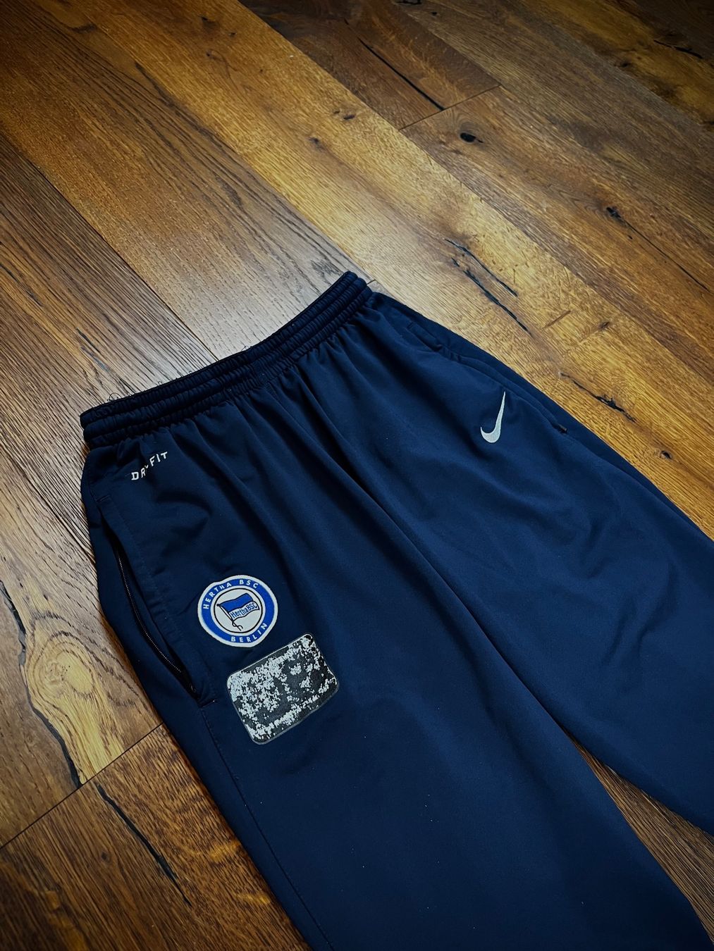 Nike Pantaloni: Hertha BSC Trainerhosen von Nike – Usato da Lindau venduto da KT_Vintage 2