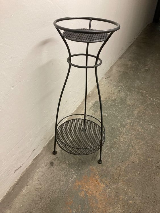 Qualitative Etagere für den Garten in neuwertigem Zustand Kaufen auf