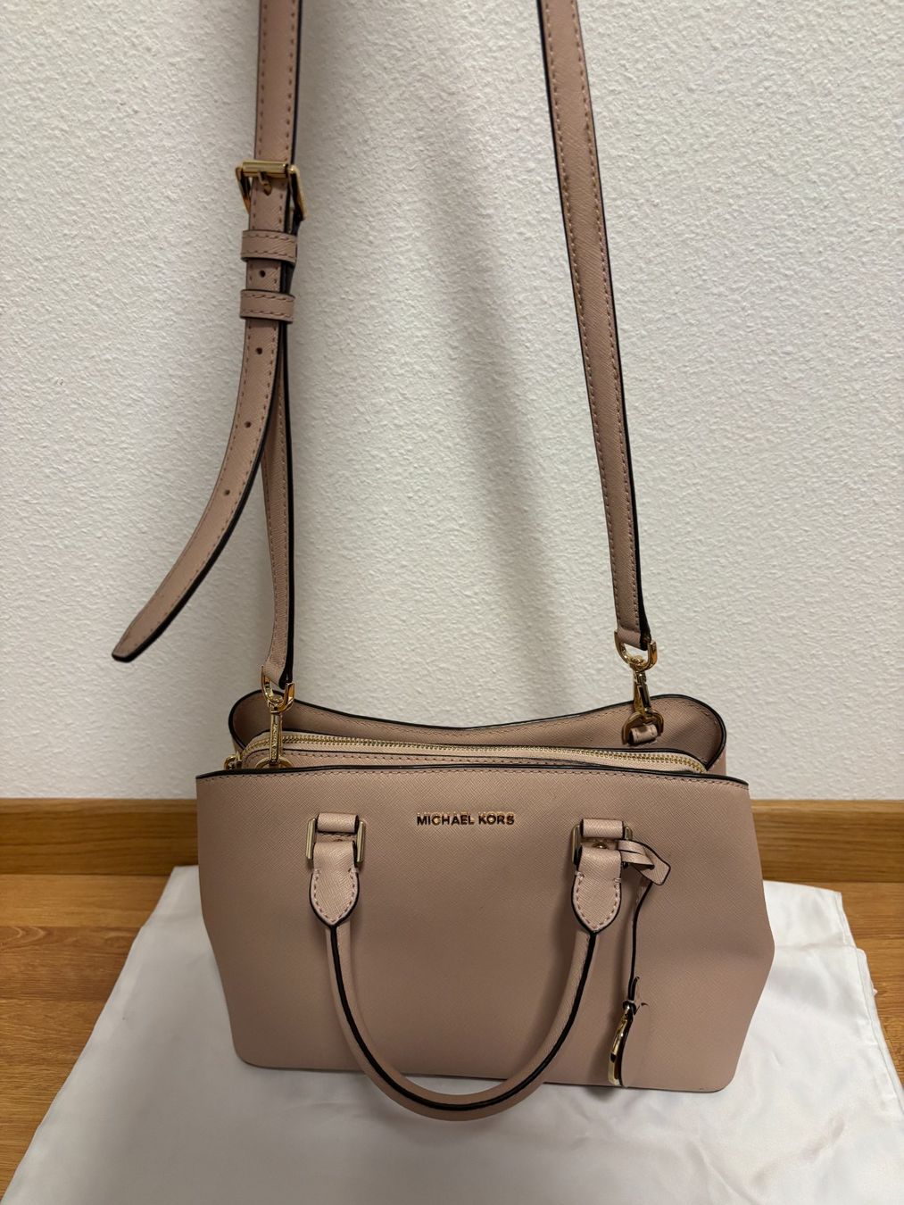 Michael Kors Sacs femmes: Rosa Michael Kors Tasche – D'occasion à Buchs ZH par lin_yc6r 2