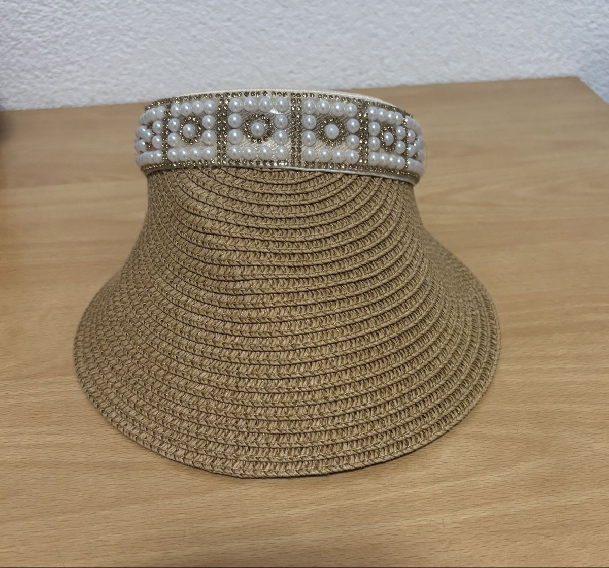Copricapi, berretti & cappellini: Visor hat straw beige pearl embellishment adjustable band – Usato da Stallikon venduto da Toluu