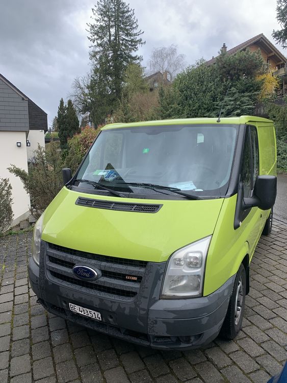 Ford Transit ab Platz