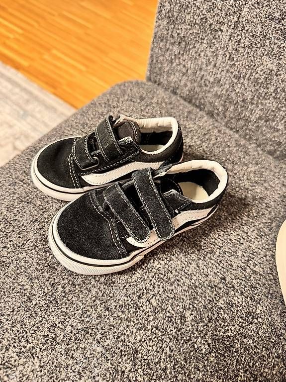 Scarpe per ragazzi: Kinderschuhe je 15.- – Usato da Zürich venduto da orhangazi01 2