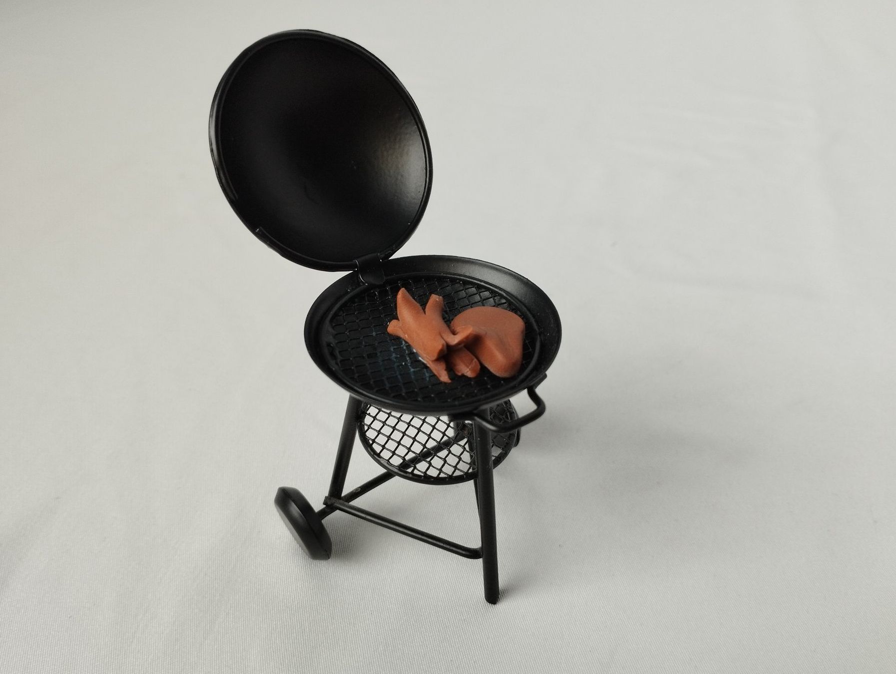 Statuette: Miniatur Kugel-Grill – Usato da Schübelbach venduto da Restwert_Schubelbach