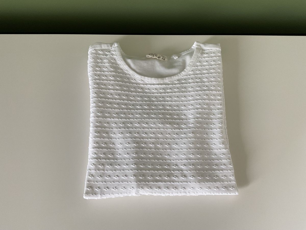 Blusen, T-Shirts & Tops: Langarmshirt Mädchen Grösse 9-10 Jahre – Neu (gemäss Beschreibung) aus Pfäffikon ZH von Ben0707 1