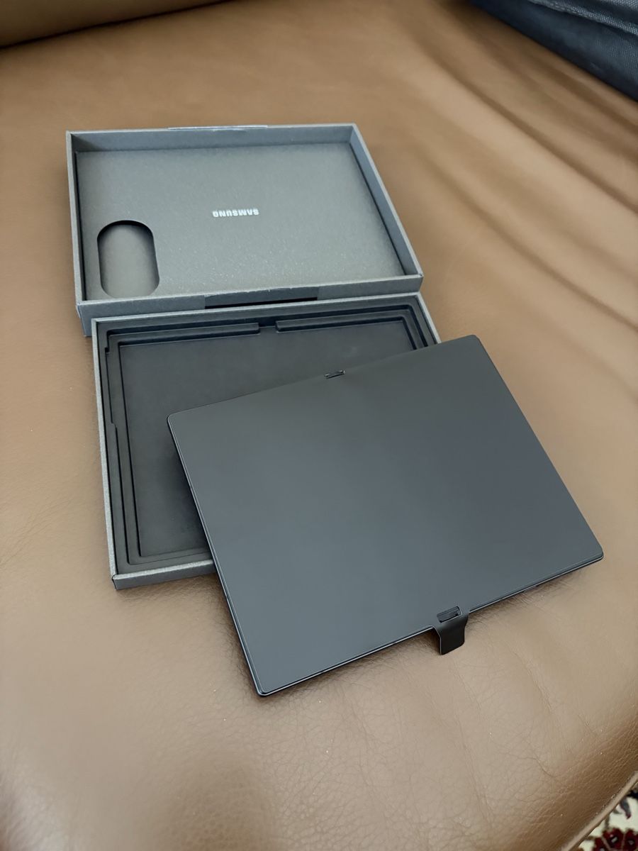 Samsung Telefoni cellulari / Smartphones: Samsung Galaxy Z Fold8 Fold 8 - 256Gb - Graphite - Neuf – Nuovo (secondo la descrizione) da Meyrin venduto da Samos23 1