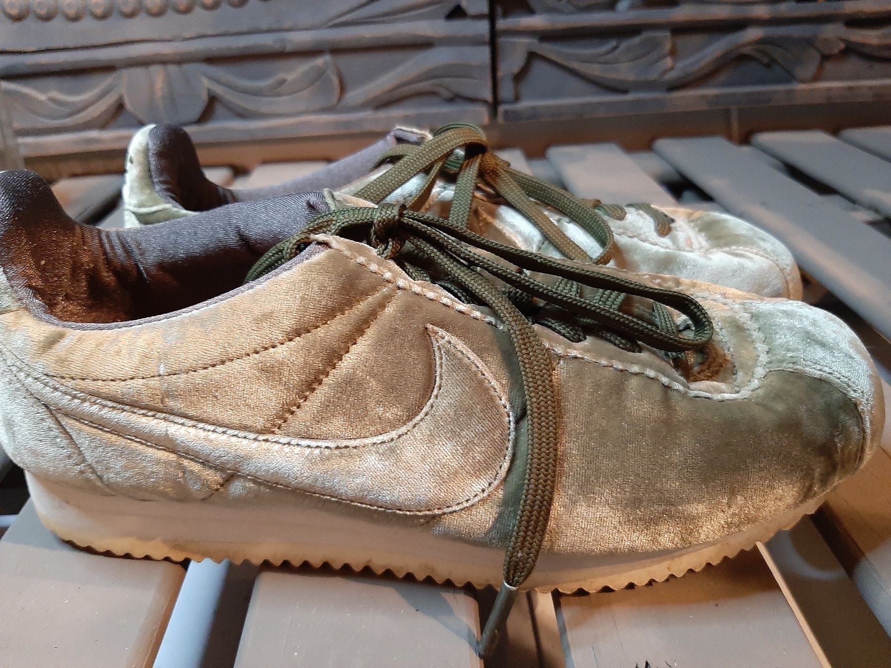 Scarpe da uomo: Nike Cortex Samt Schuhe Olivgrün 38 (besser 37!) – Usato da Bern venduto da Preloved.Nile.4.Sale
