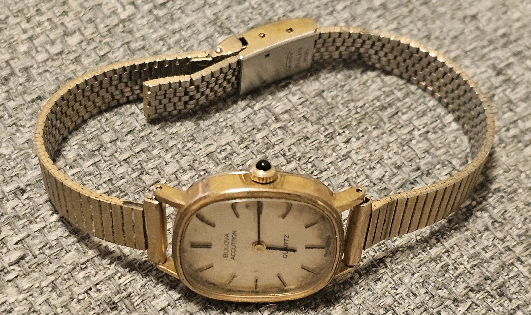 Bulova Montres: Bulova Accutron Quartz dorée défectueuse  – Défectueux à Genève par Fresko01 2