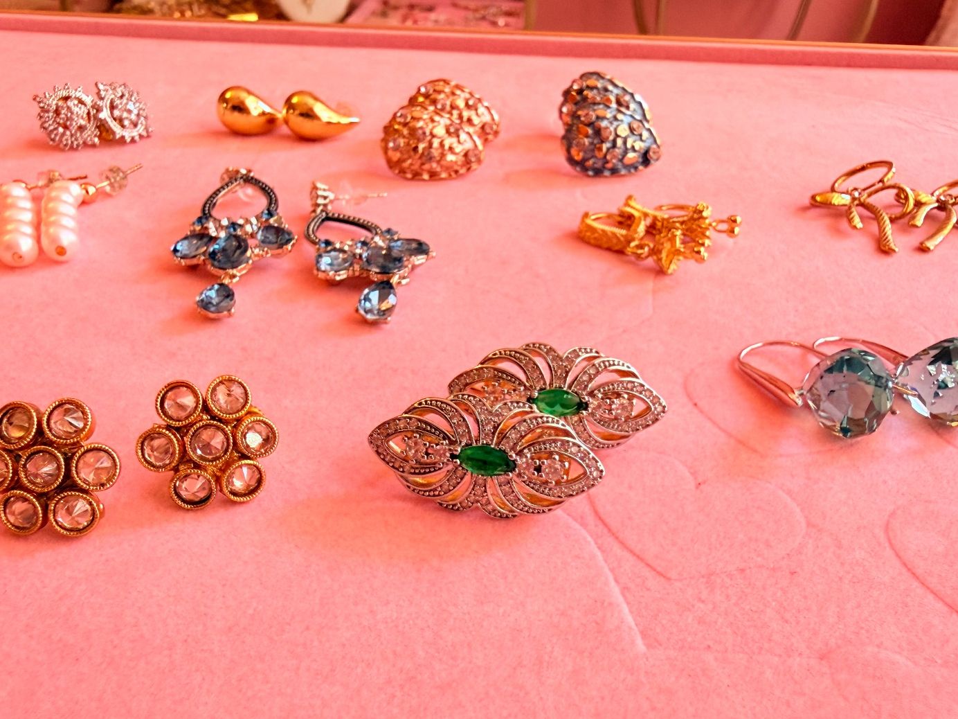 Autres bijoux: Lot de 11 paires de boucles d'oreilles – D'occasion à St-Maurice par Sandrinette123 1