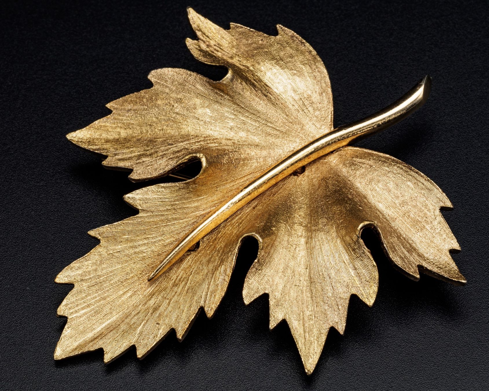 Broschen & Nadeln: Vintage MARCEL BOUCHER Brosche in Blattform – Gebraucht aus Zürich von nostalgic_treasures