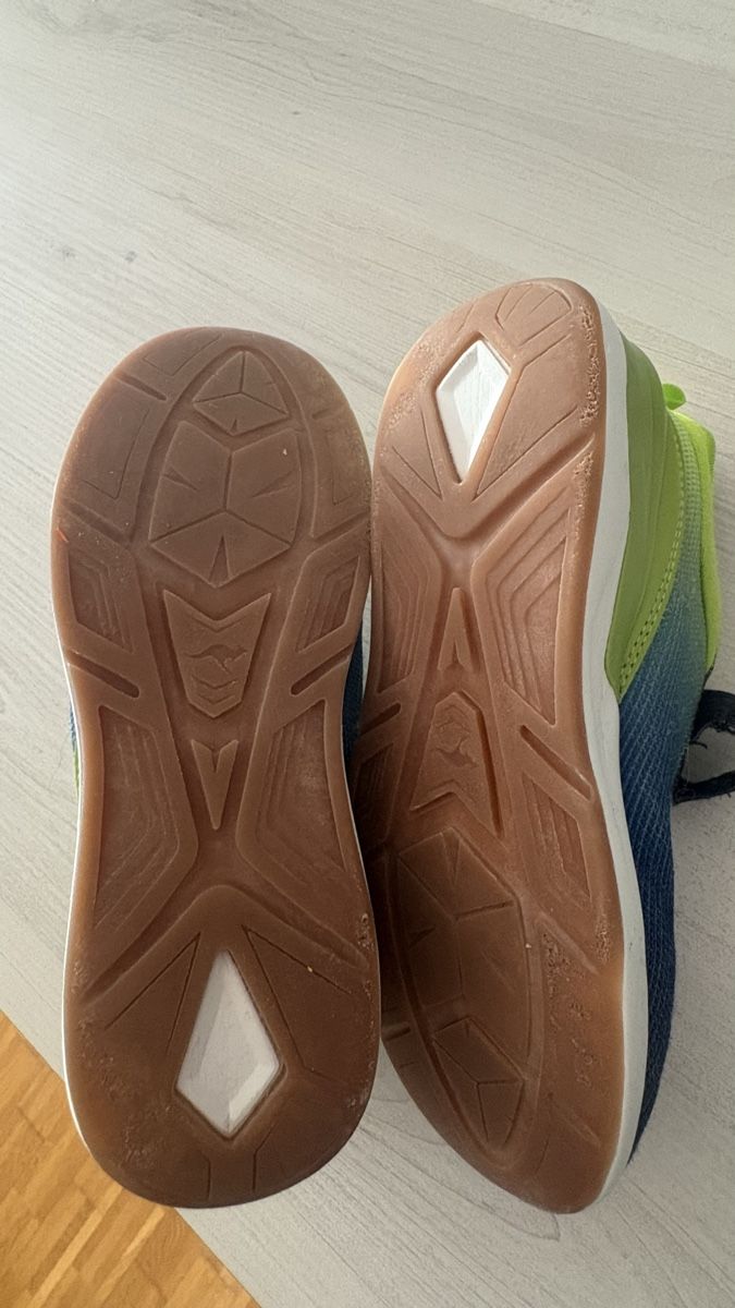 Scarpe da uomo: KangaROOS Hallenschuhe Grösse 33 – Usato da Stäfa venduto da sch_m7kj 2