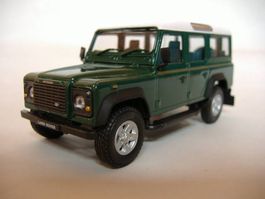 Land Rover Defender 110 5-Türer 1990-2016 dunkelgrün / weiss