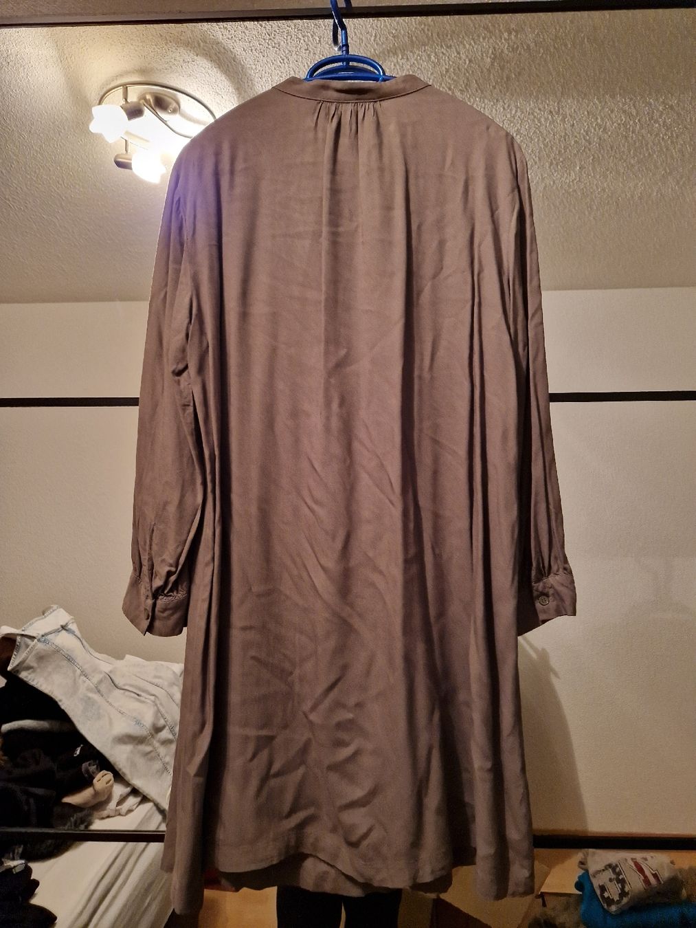 Vestiti: olivgrünes Kleid – Nuovo (secondo la descrizione) da Ebikon venduto da kov_9vqb 4