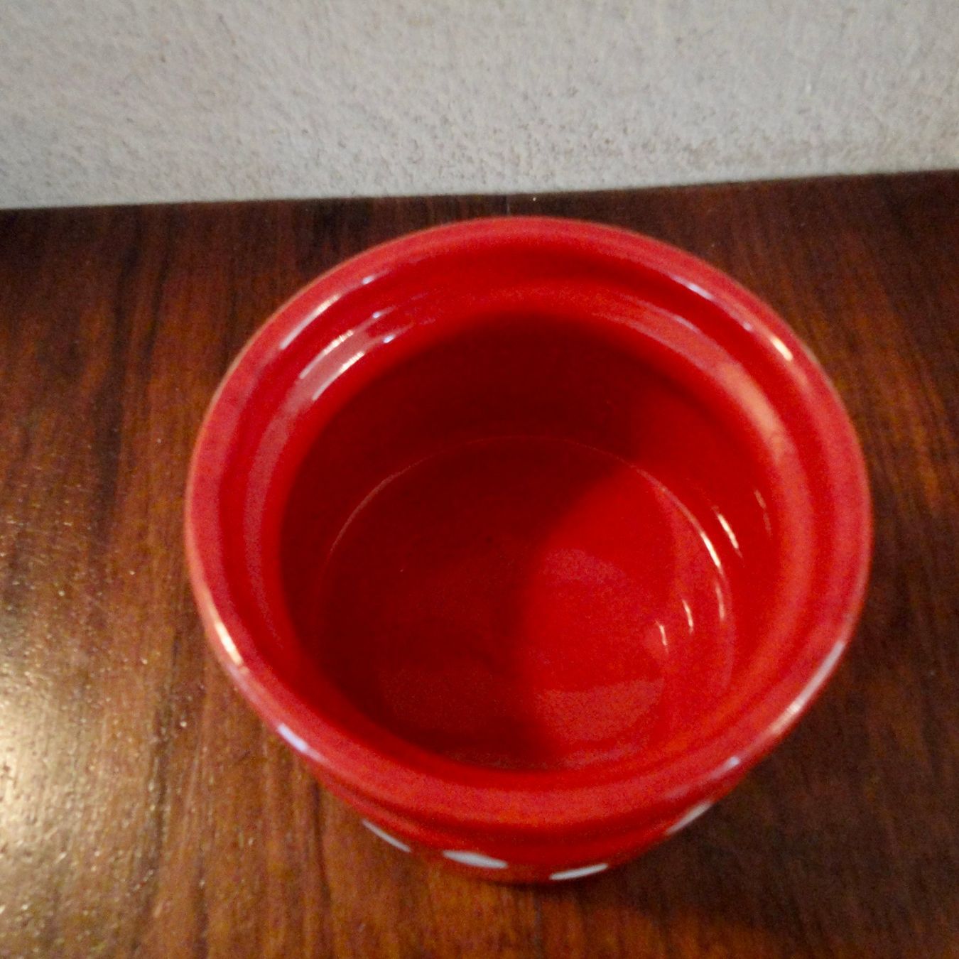 Ciotole: Rote Keramikschale mit weissen Punkten. – Usato da Wädenswil venduto da LIS11 2