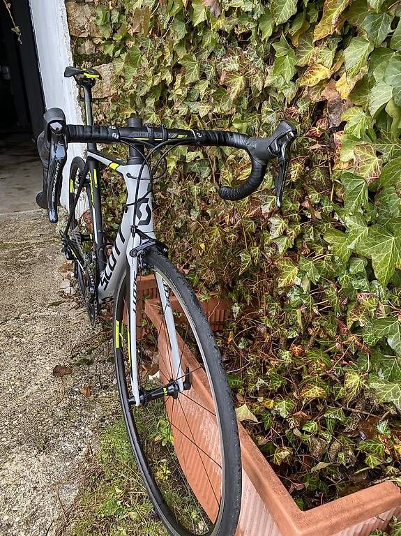 Vélos: Scott Addict 10  – D'occasion à Les Rasses par cli_d99j 2
