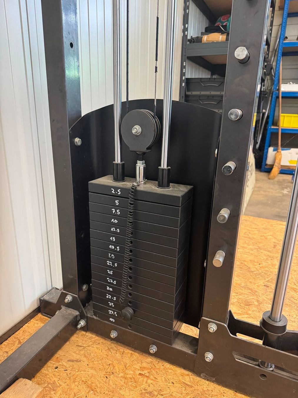 Hometrainer: Smith Machine mit Bank und diversem Zubehör – Usato da Schleitheim venduto da waeckerlin 4
