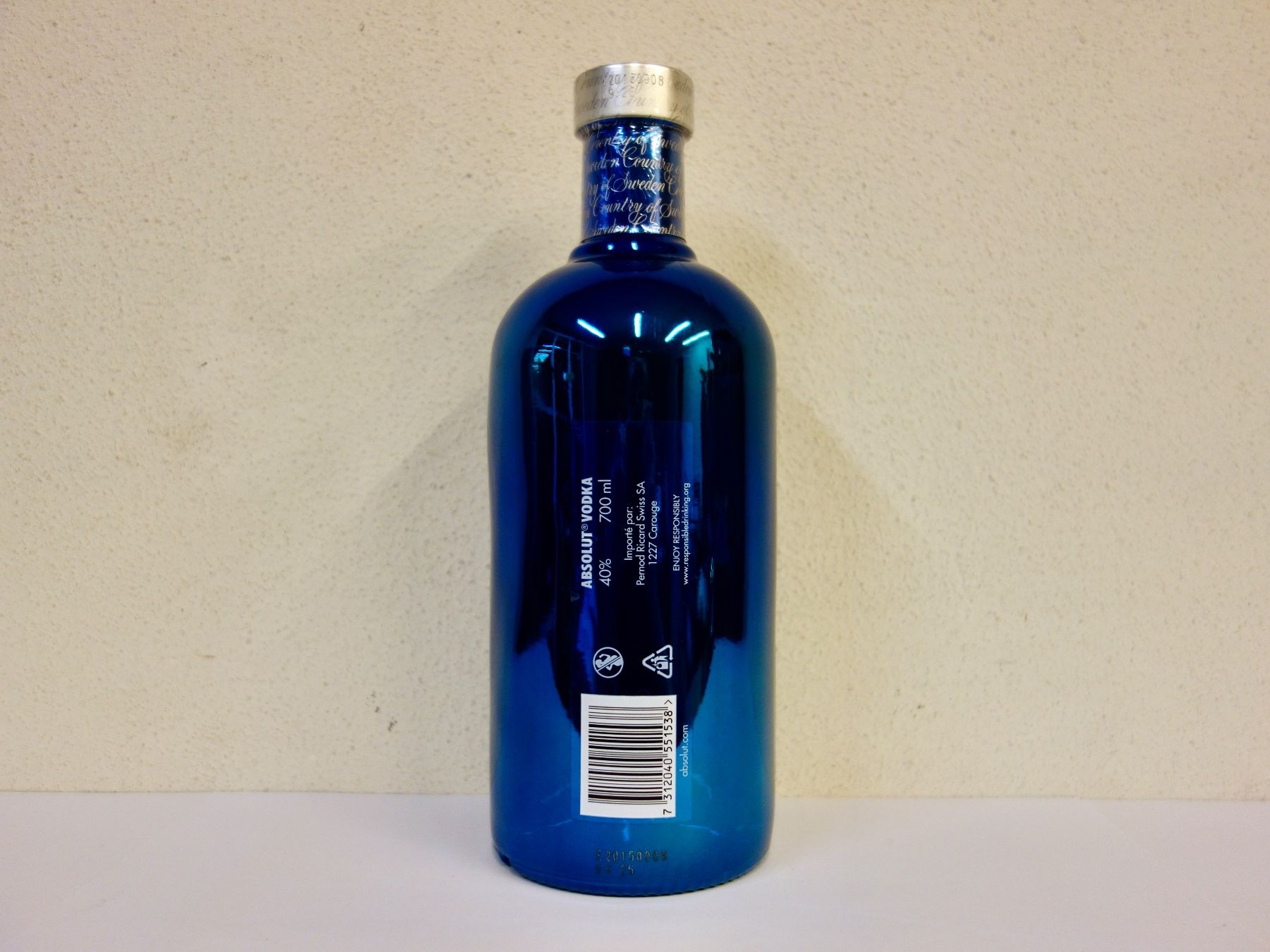 Absolut Vodka Spirituosen: 1 x ABSOLUT VODKA ABSOLUT ELECTRIK BLUE Edition 2015 – Neu und originalverpackt aus Kerzers von zimmergruen 3