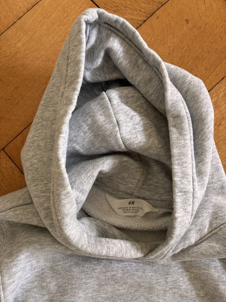 H&M Maglioni & Felpe: Grauer Kapuzenpullover, 146 – Usato da Zürich venduto da gucks 1