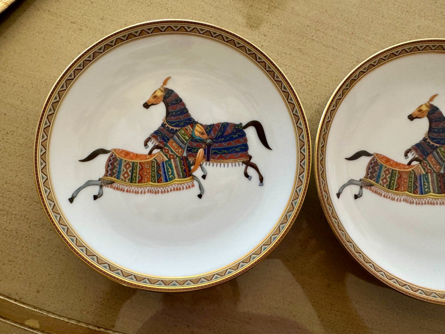 Hermès Teller: 2 Hermès Cheval d'Orient Brot- oder Dessertteller Neu – Neu und originalverpackt aus Genève von Mycollection 2