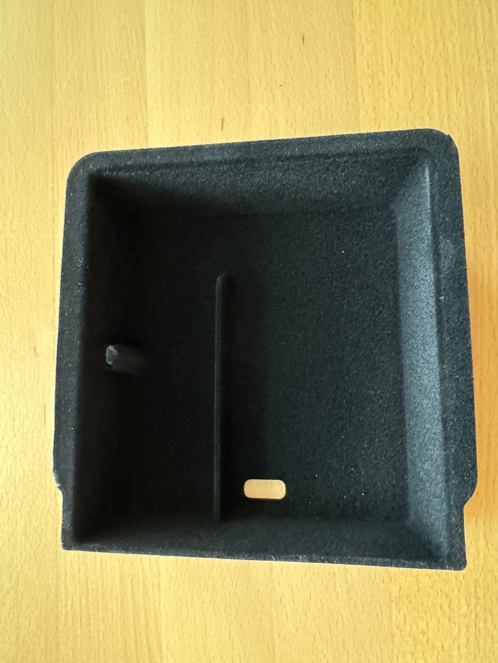 Accessori per altri veicoli: Organizer Tesla Model 3 Highland Armlehne – Usato da Schwerzenbach venduto da ste_pp82