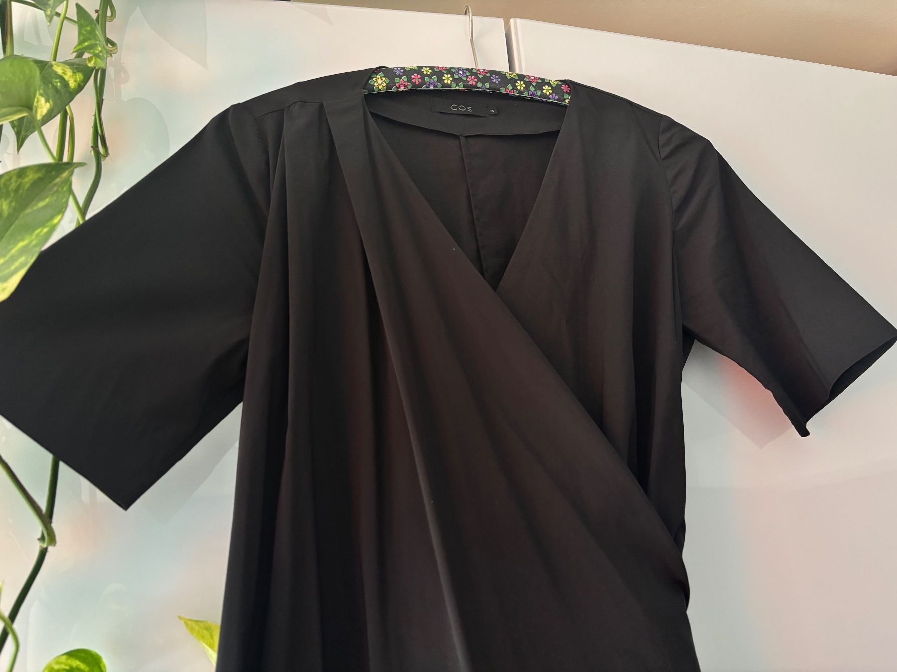 Cos Vestiti: COS schwarzes Wickelkleid Gr. 36 – Usato da Zürich venduto da missmodernage 1