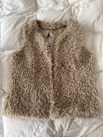 Gilet en fausse fourrure beige doux - Parfait pour l'automne