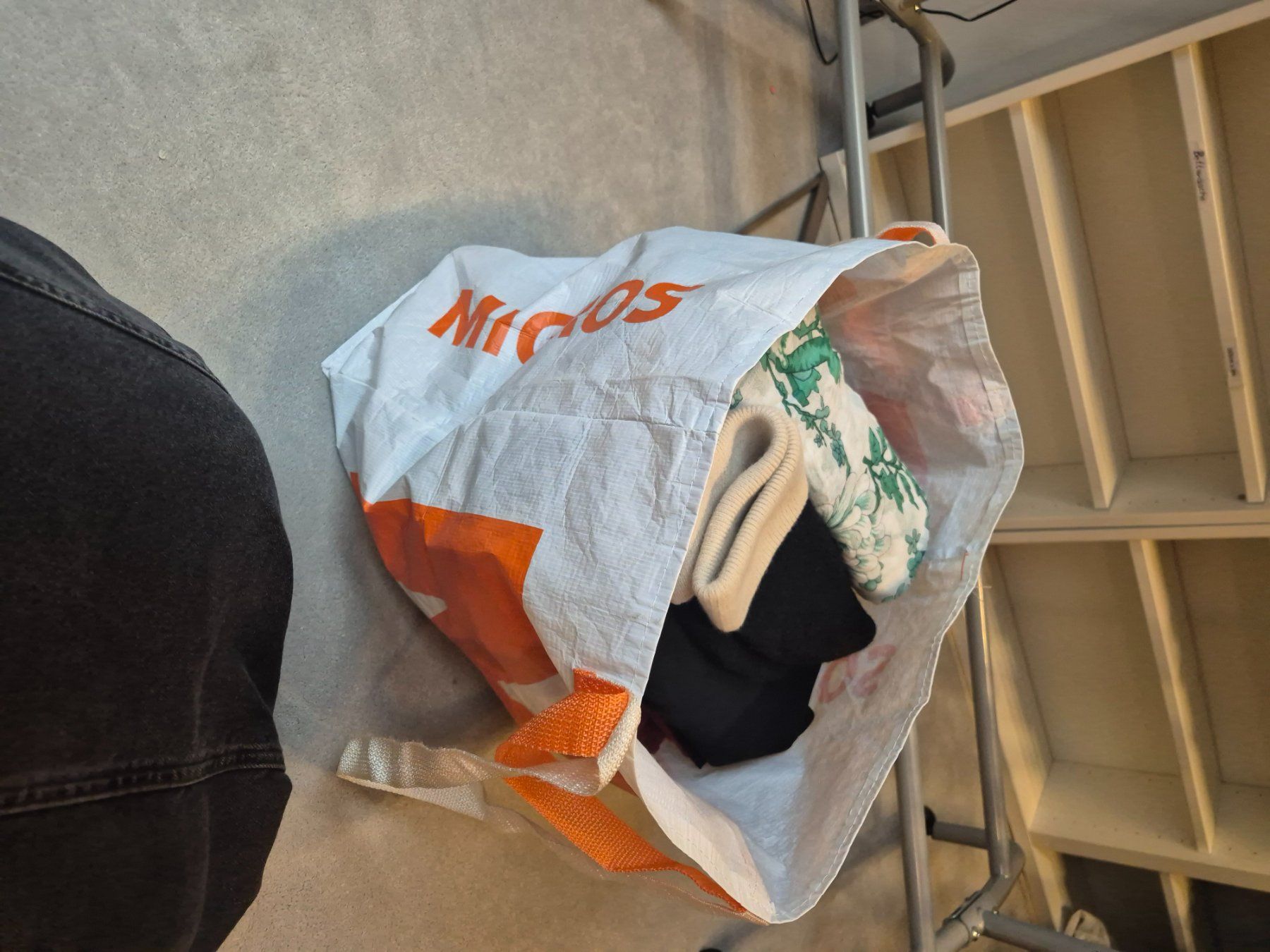 Lotti di vestiti: Damenbekleidung Gr XL – Usato da Zürich venduto da Drago670 5