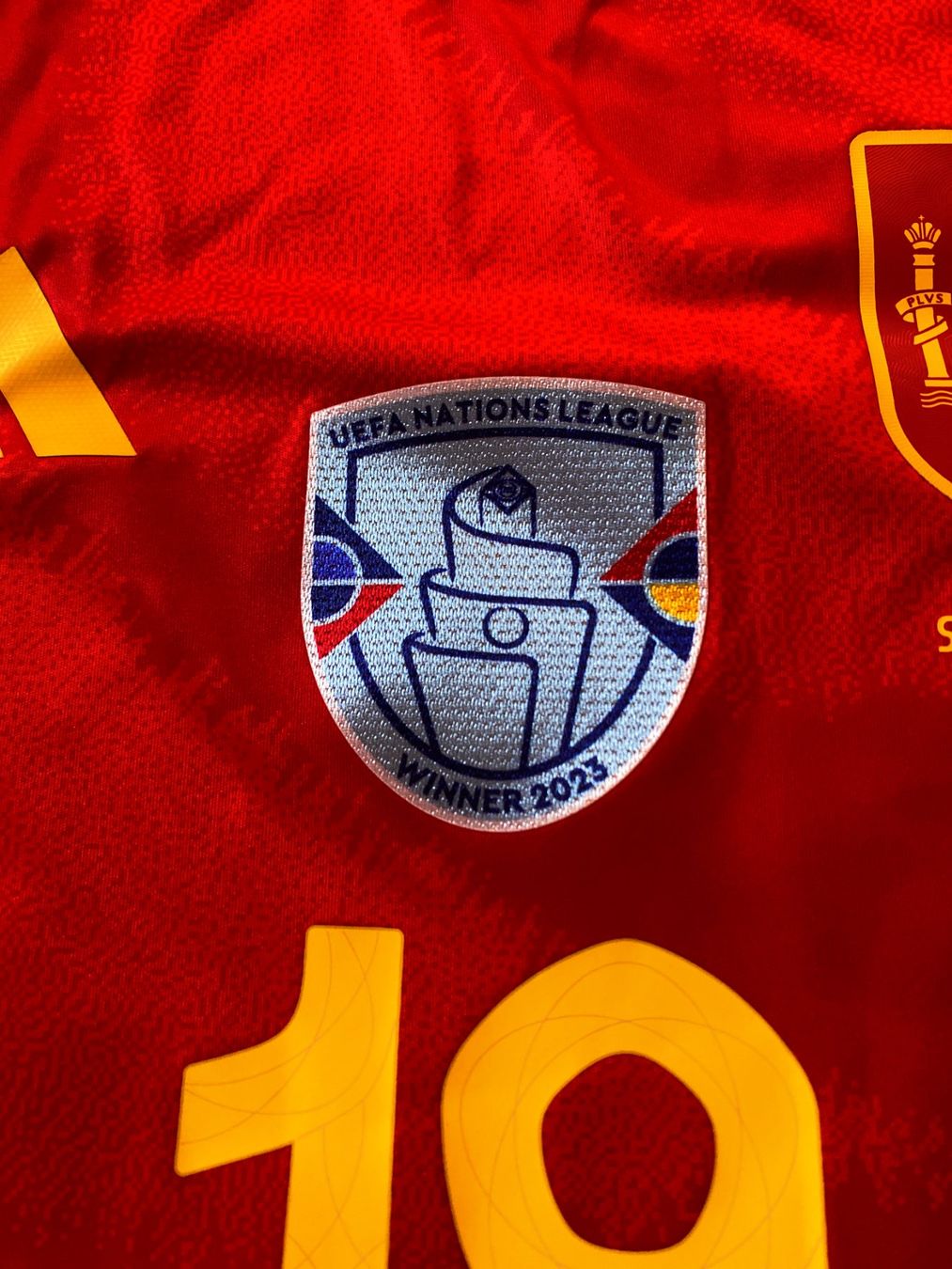 Adidas Leibchen & Hosen: Lamine Yamal Euro 2024 final- Spain player version jersey – Neu und originalverpackt aus Genève von  2