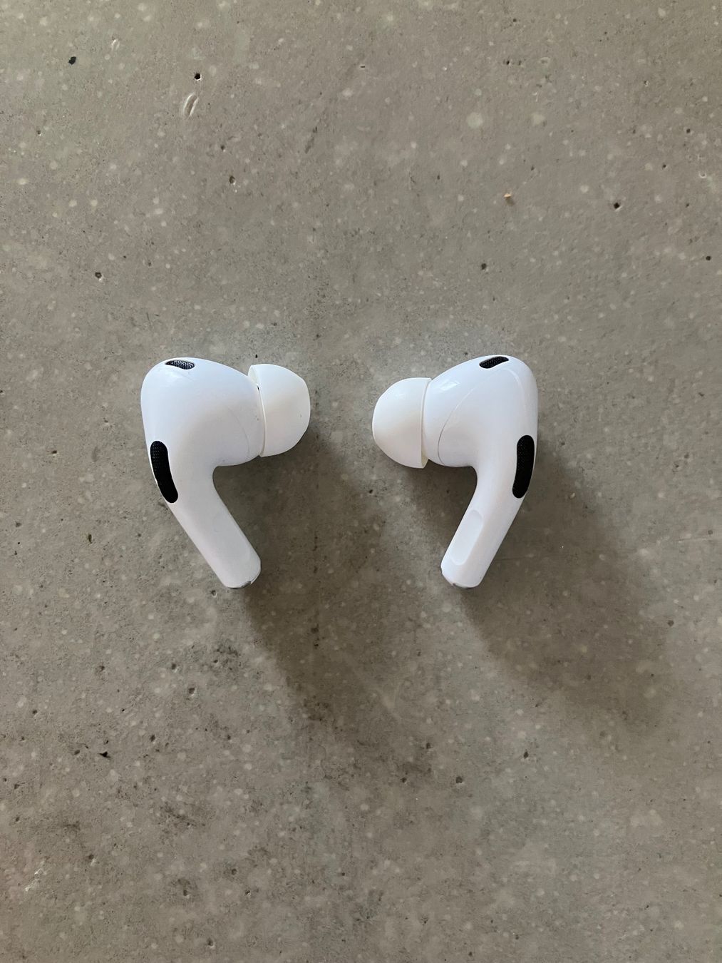 Apple Kopfhörer: APPLE Air Pods Pro 2 – Gebraucht aus Lausanne von mr.v 4