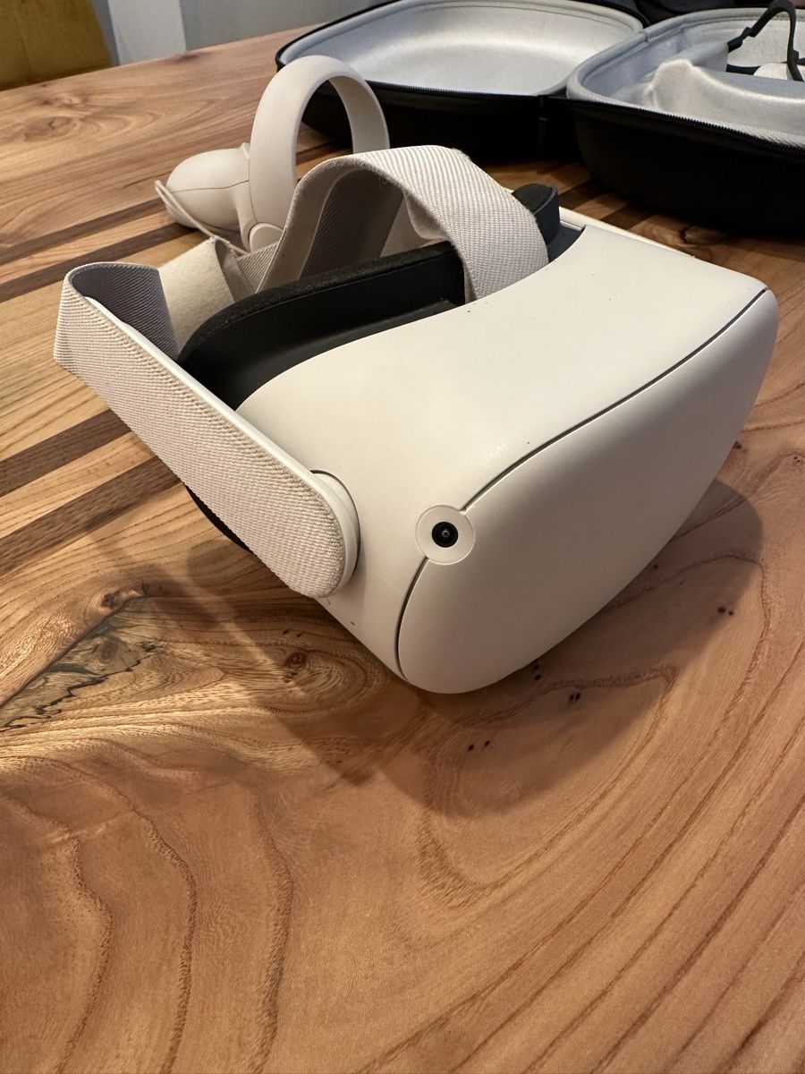 Meta Casque VR: Casque de réalité virtuelle Oculus Quest 2 - 256gb – D'occasion à Neuchâtel par R_M94 1