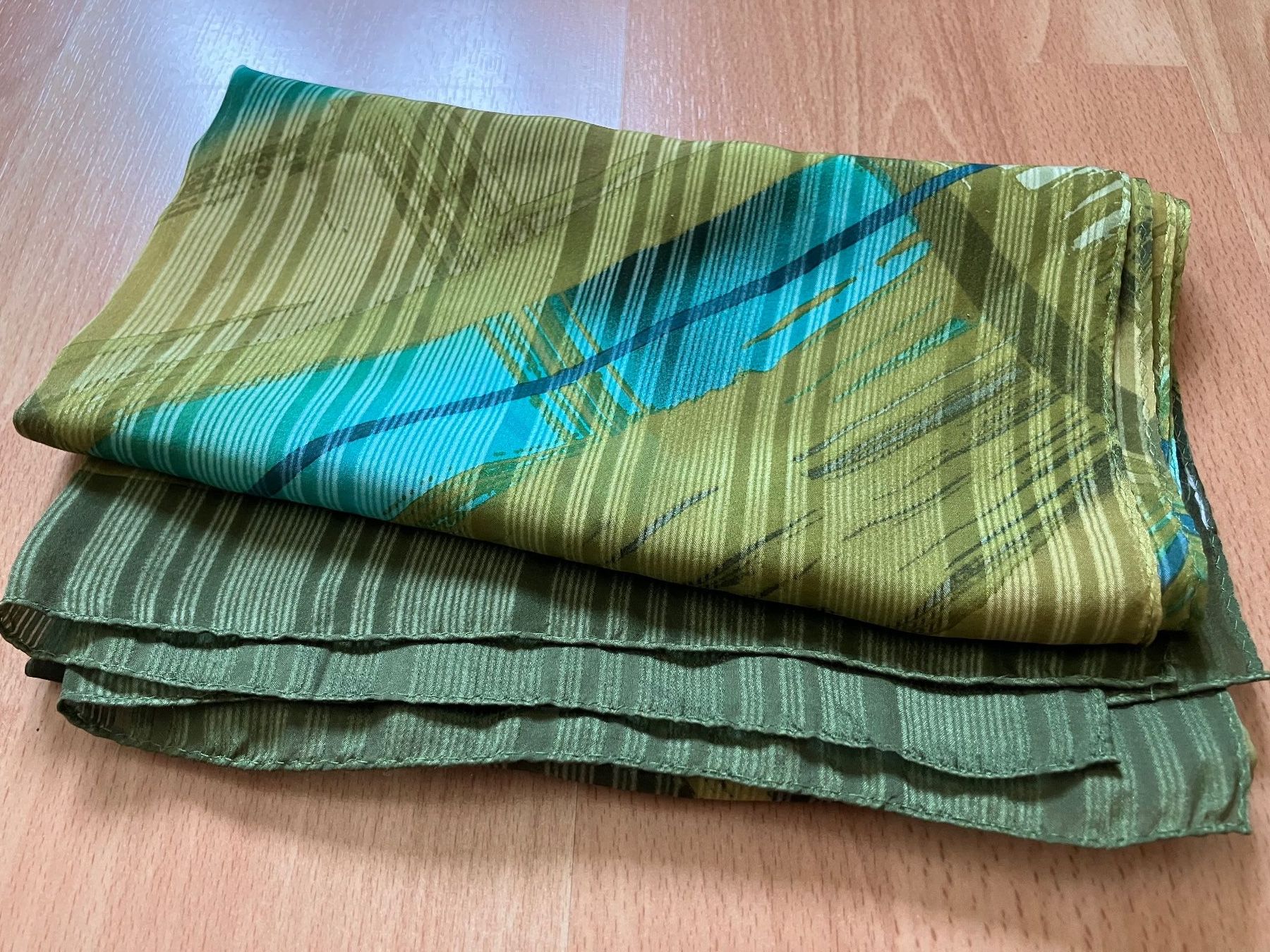 Foulard & Sciarpe: Seide Foulard Schal Grun – Usato da Zürich venduto da Classic_Collection_Zurich 1