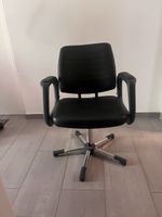 Stuhl aus Coiffeur Geschäft