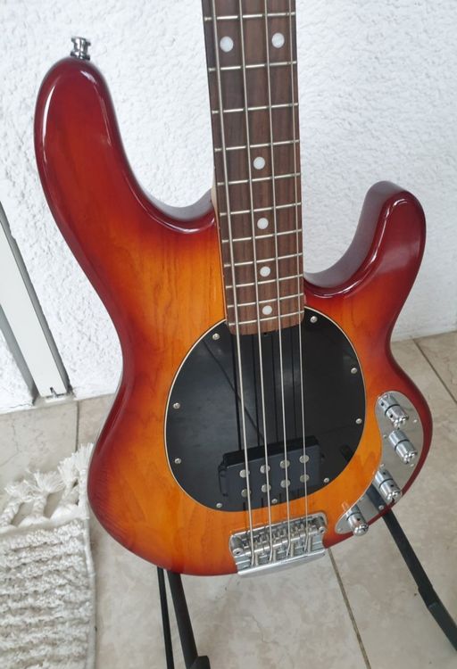 Music Man Musikinstrumente: Sterling by Music Man StingRay RAY34 Honey Burst Bass – Gebraucht aus Bassersdorf von CorinneK36