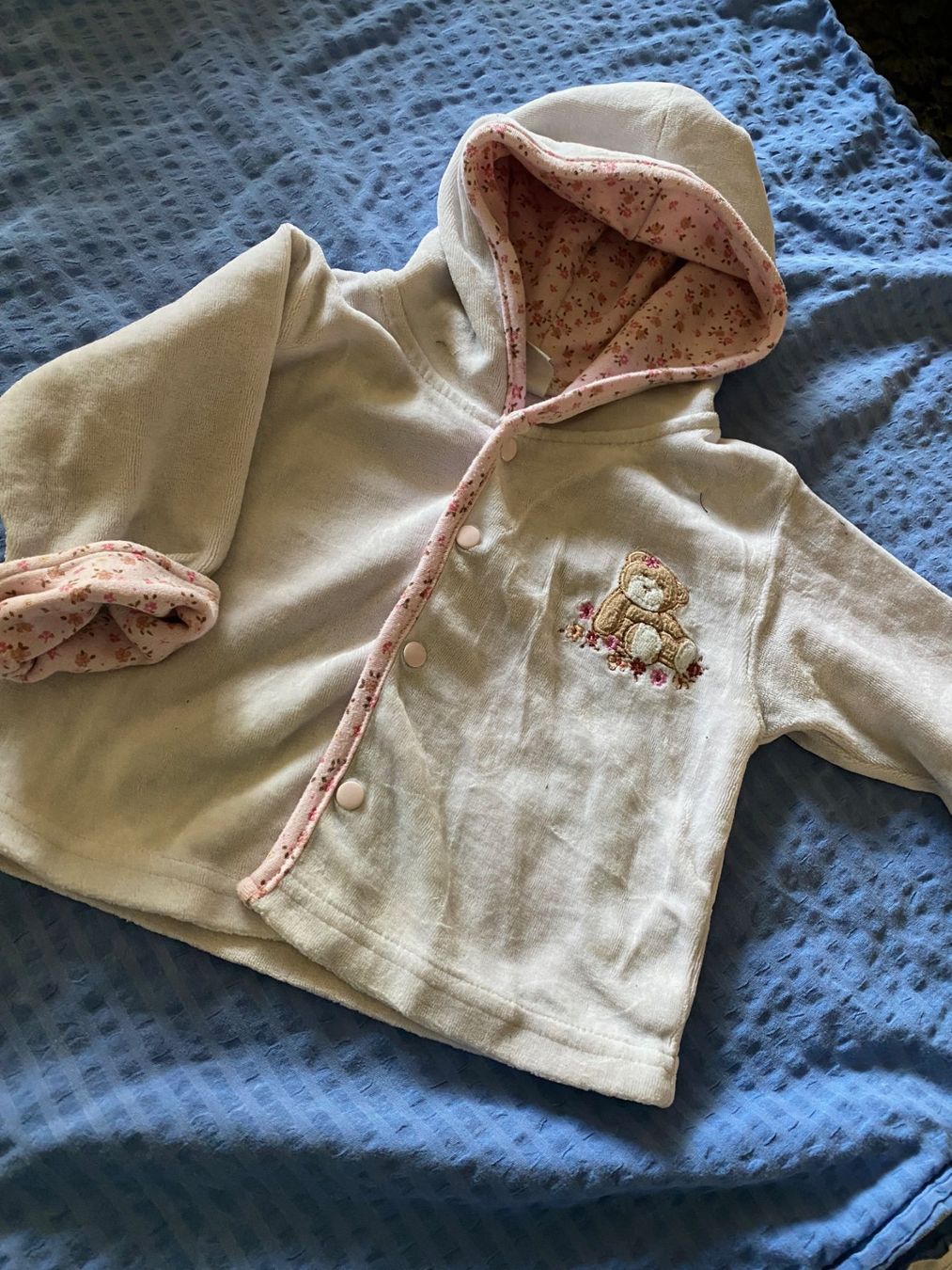 Jacken & Mäntel: Mädchen-Kapuzenjäggli mit Bär  3 - 6 Monate – Gebraucht aus Allenwinden von Obalu