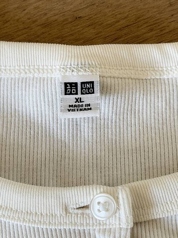 Uniqlo T-shirts: Henley Tee uniqlo – Neuf (Voir description) à Koblenz par sam9et_ 1
