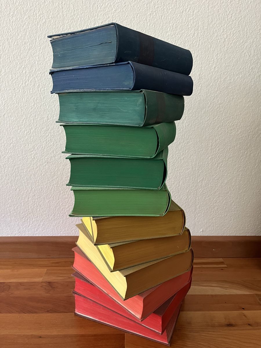 Tutte le decorazioni: Bücherstapel bemalt – Usato da Allschwil venduto da sar_9sy9 2