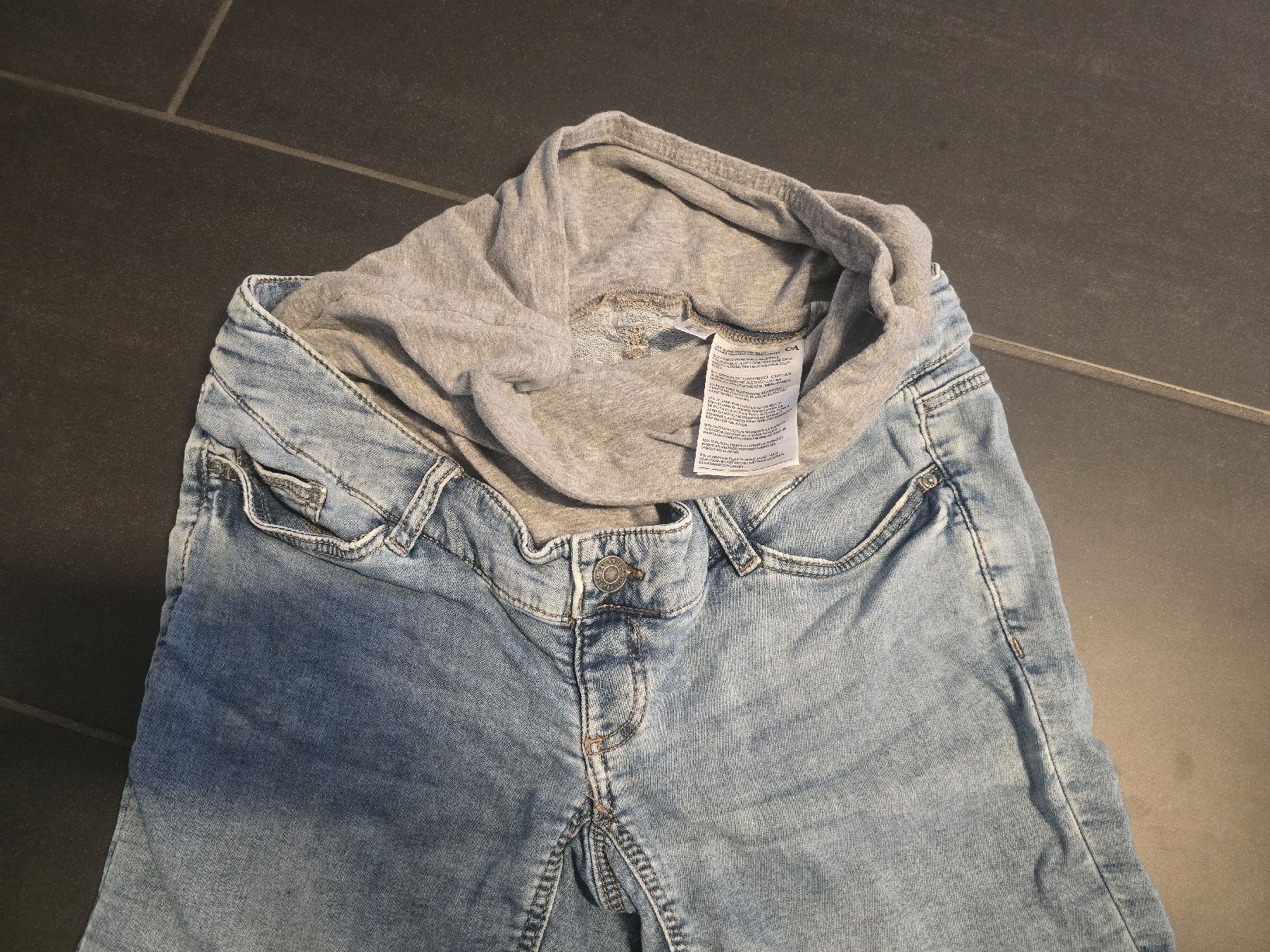 C&A Pantaloni: Schwangerschaft Short gr.34 – Usato da Unterentfelden venduto da Panda-87 2
